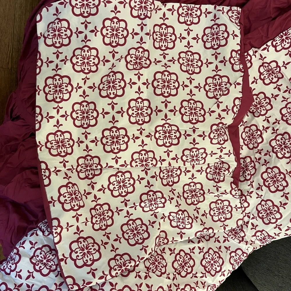 Twin Reversible Floral and Solid Magenta Pink Quilt